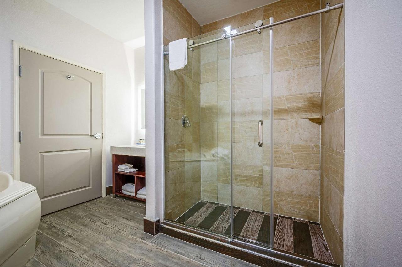 The Leo Collection Detroit, Ascend Hotel Collection Lincoln Park Экстерьер фото