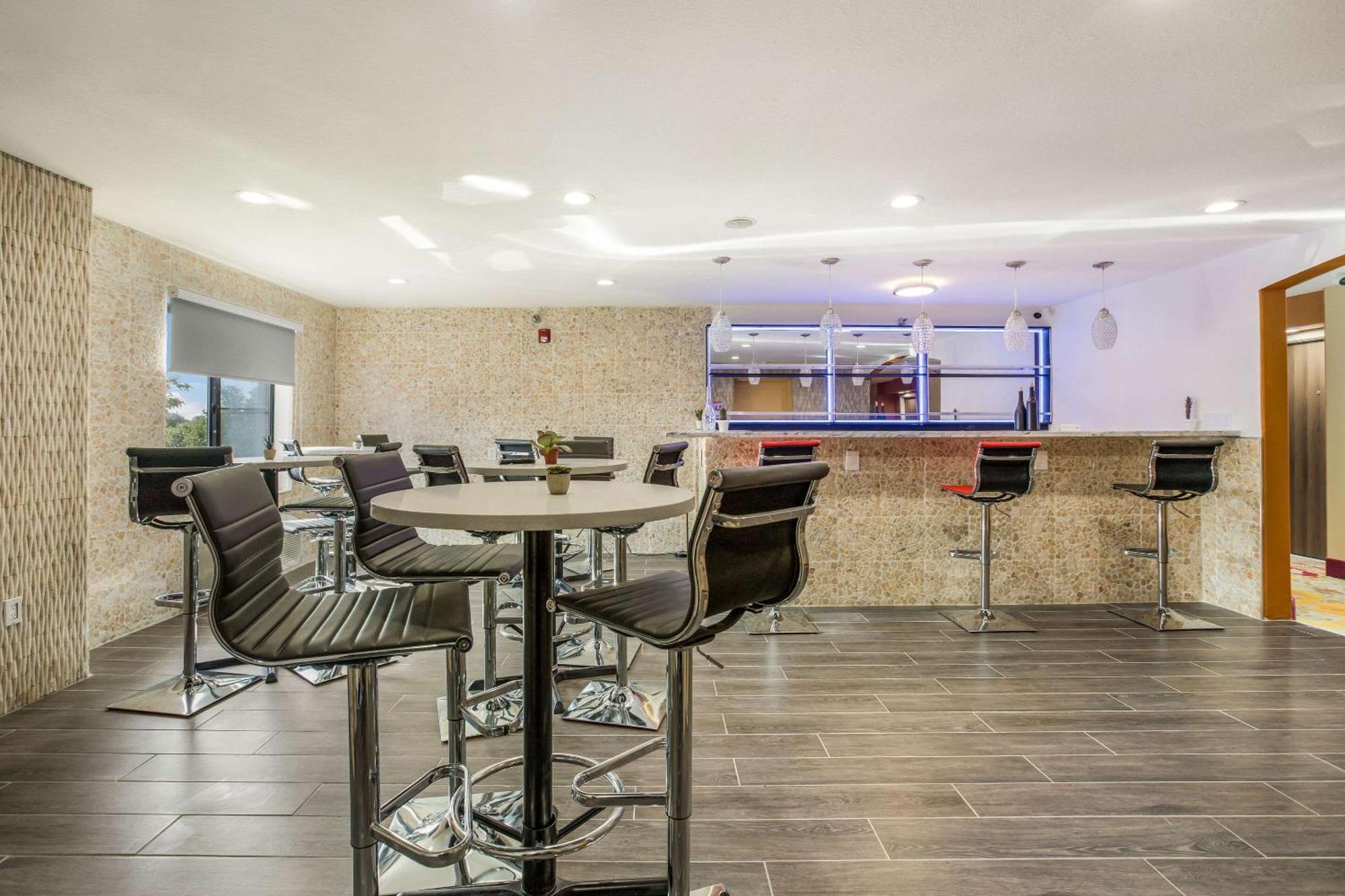 The Leo Collection Detroit, Ascend Hotel Collection Lincoln Park Экстерьер фото