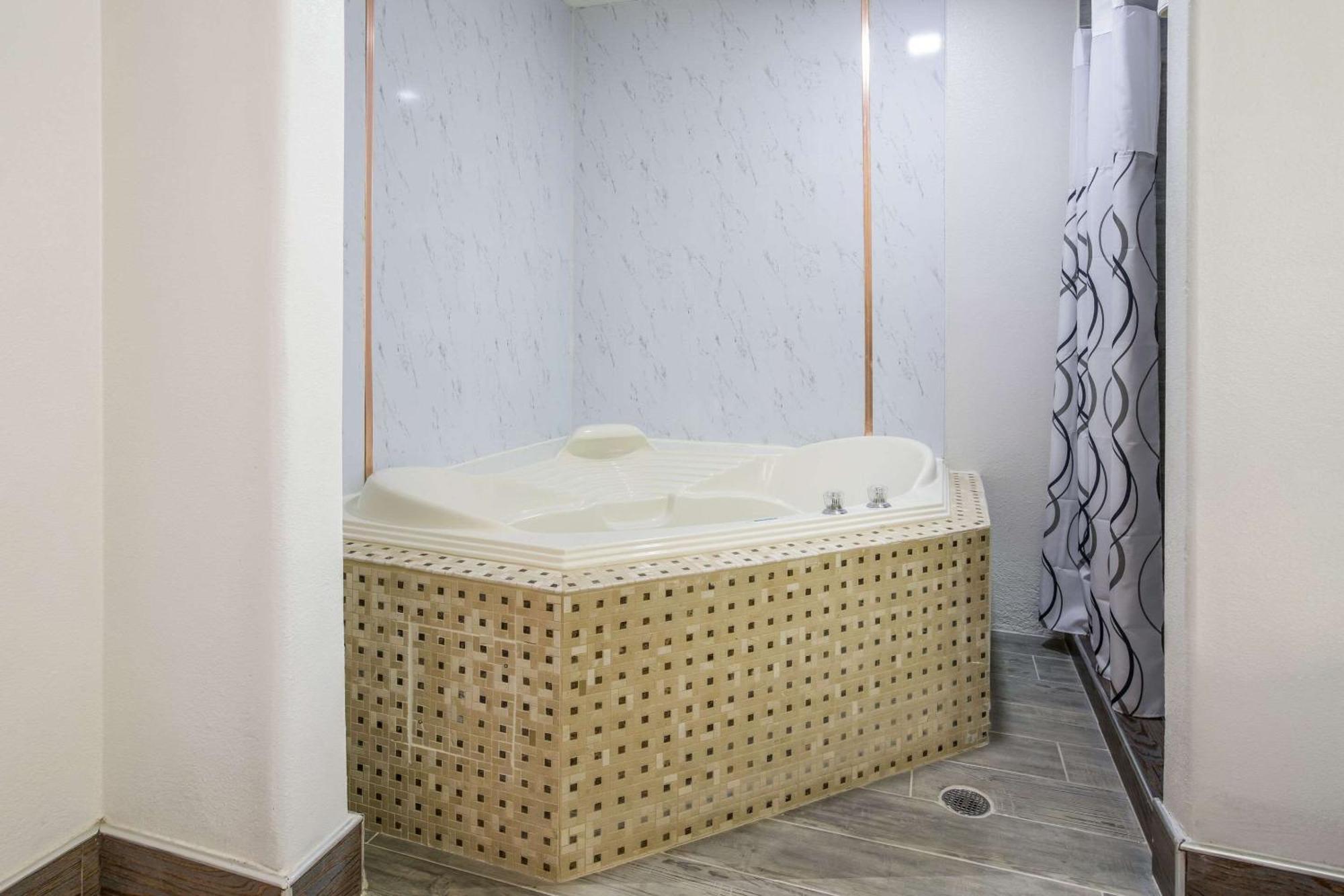 The Leo Collection Detroit, Ascend Hotel Collection Lincoln Park Экстерьер фото