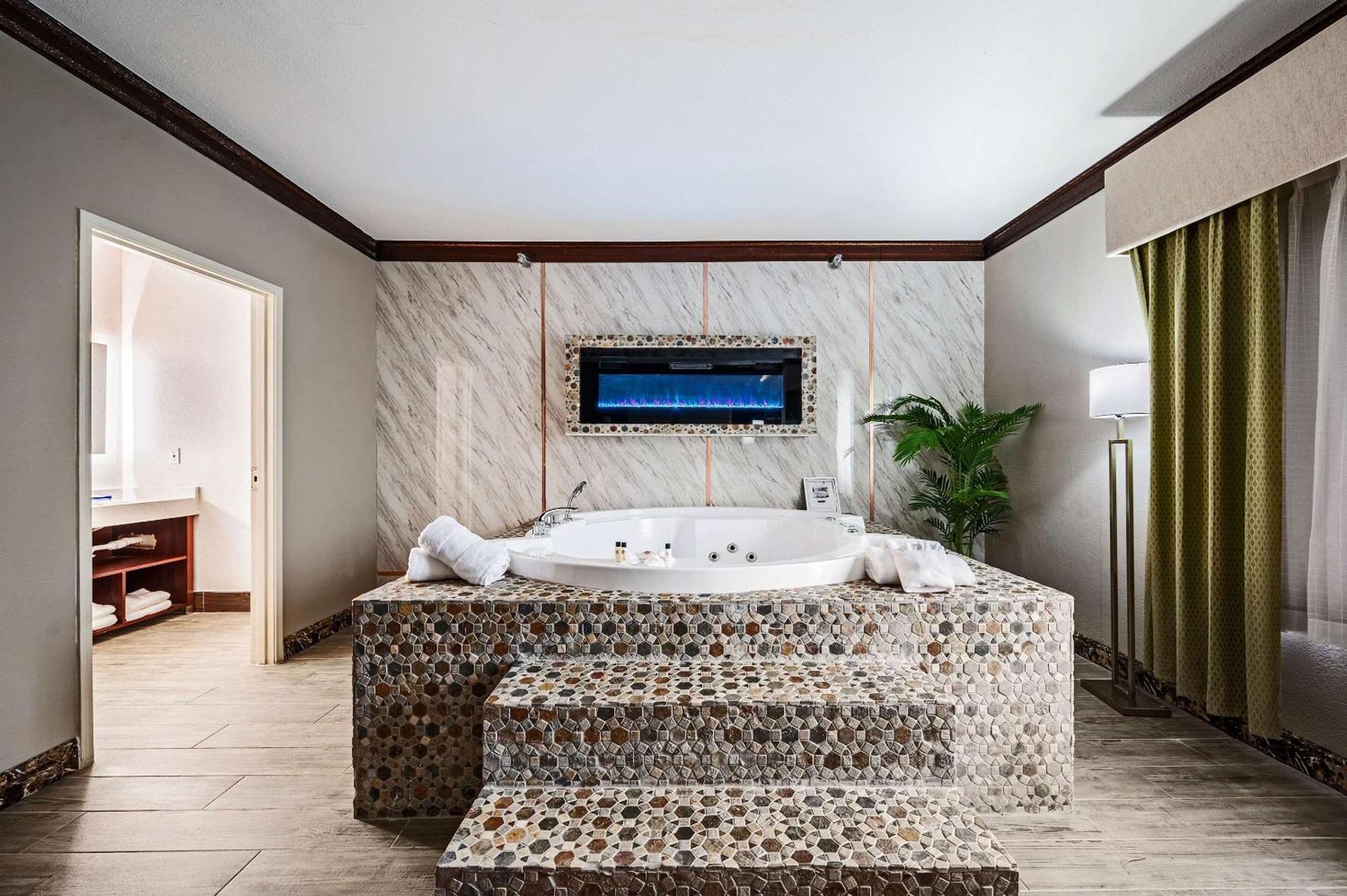 The Leo Collection Detroit, Ascend Hotel Collection Lincoln Park Экстерьер фото