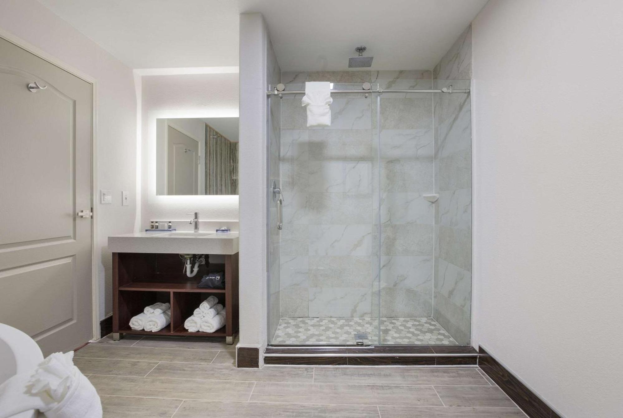 The Leo Collection Detroit, Ascend Hotel Collection Lincoln Park Экстерьер фото