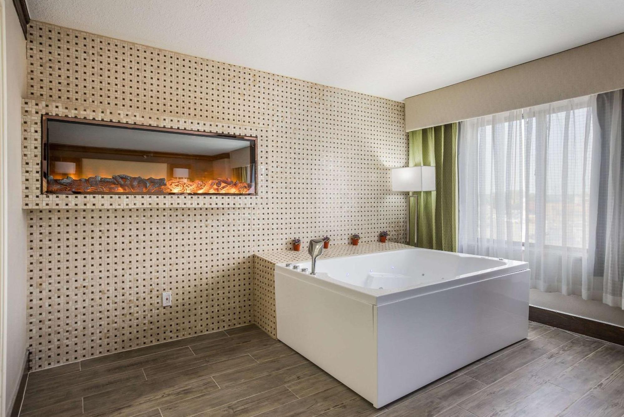 The Leo Collection Detroit, Ascend Hotel Collection Lincoln Park Экстерьер фото
