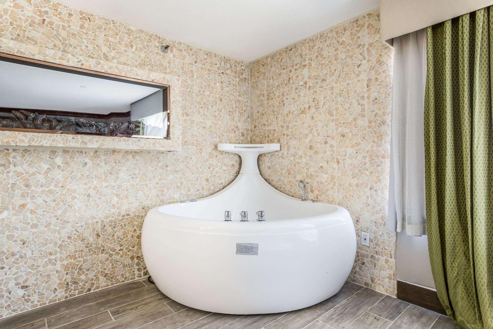 The Leo Collection Detroit, Ascend Hotel Collection Lincoln Park Экстерьер фото